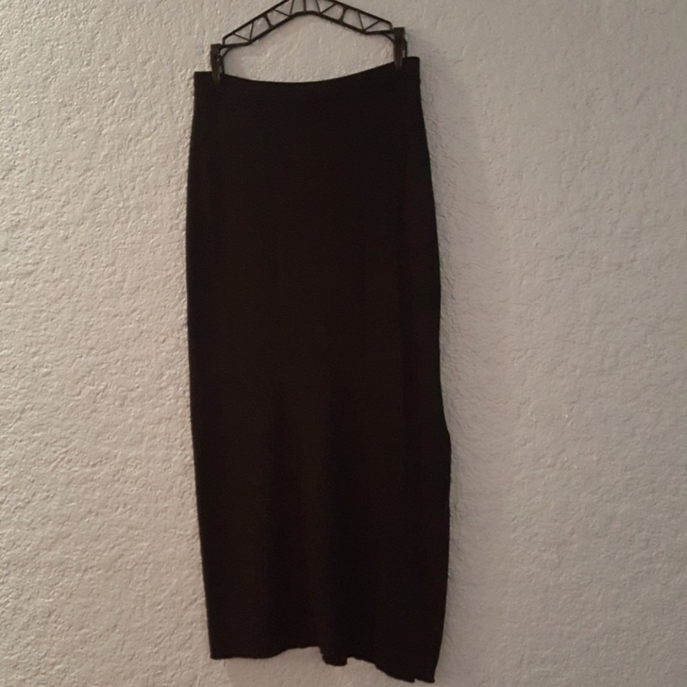 No. 22 Long Black Skirt
